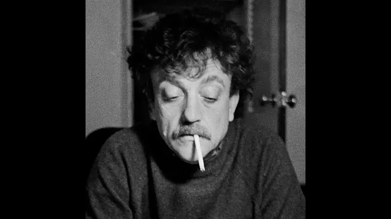 Omslagsbild till poddavsnittet om Slaughterhouse-Five av Kurt Vonnegut i litteraturpodden Biblioteket i Rebbetuaröd.
